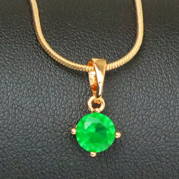 "Elegant Green Round Pendant in Gold Plating Minimal Charm, XPPT1831 - Picture 1 of 13